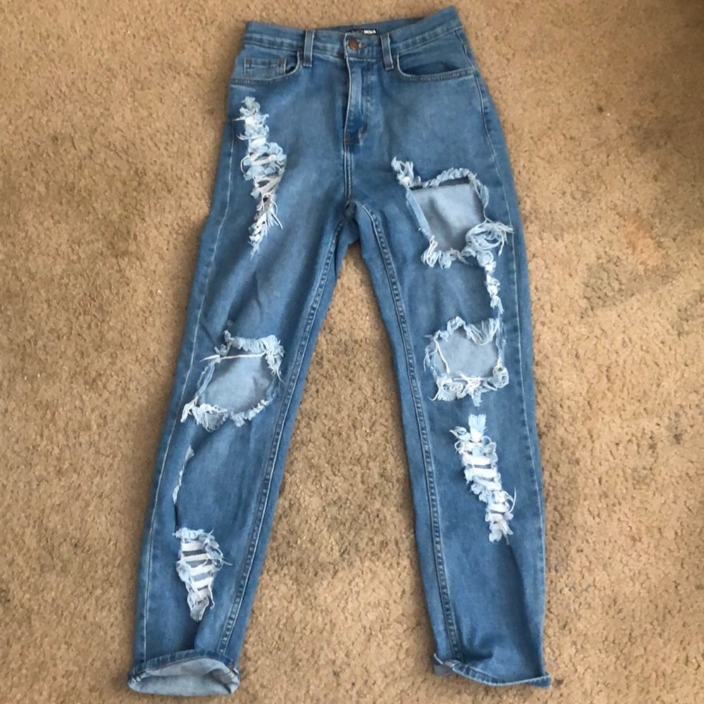 FASHION NOVA RIPPED MOM JEANS
